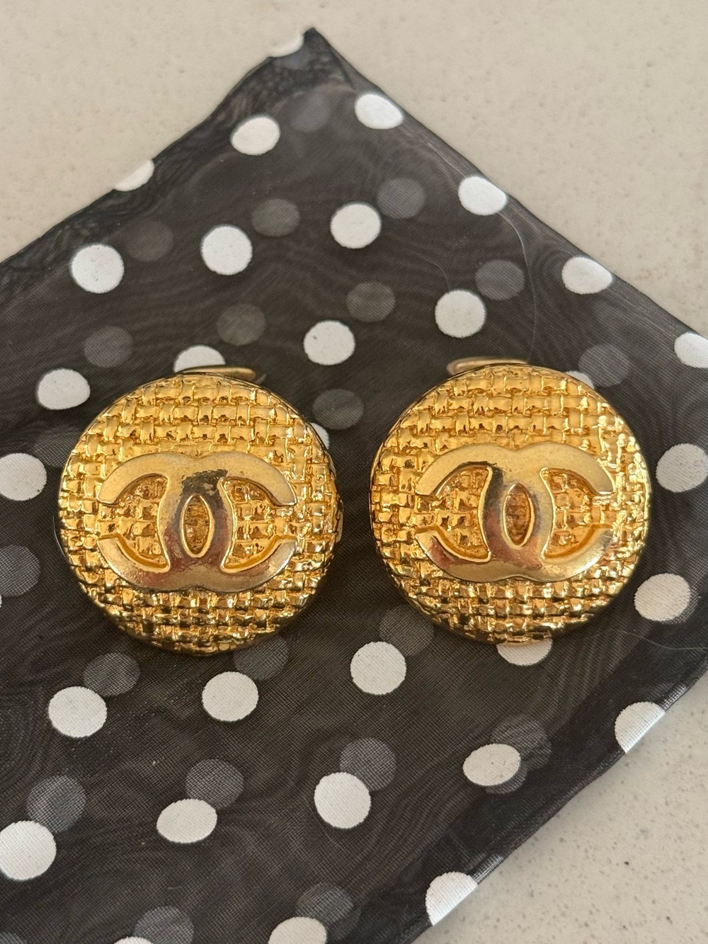 Vintage CHANEL Clip On Earrings - Picture 8 of 10